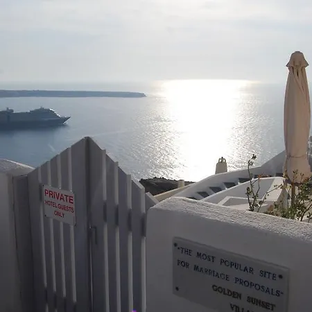 Golden Sunset Οία